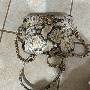 Kelly Wynne purse